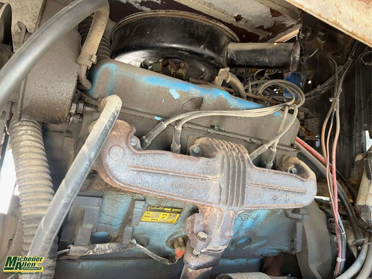 0-airport-tug-with-snow-plow-s/a-service-truck-image-21