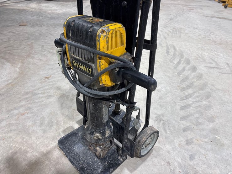dewalt-d2598u-pavement-breaker-image-6