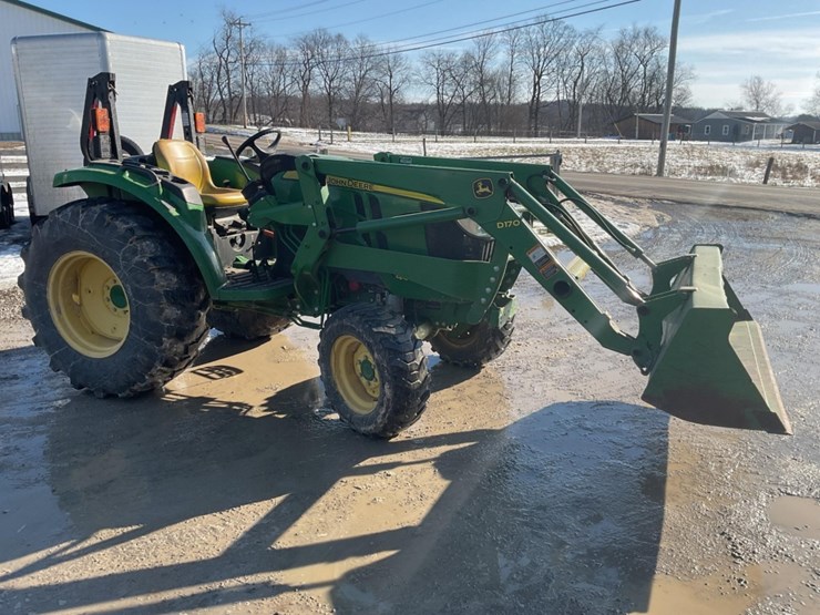 john-deere-4044m-image-2