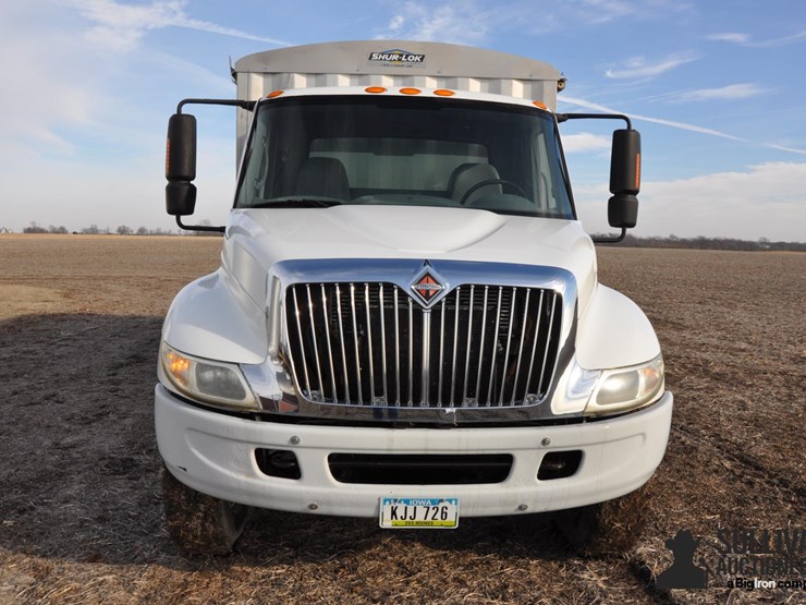 2004-international-durastar-4400-image-2