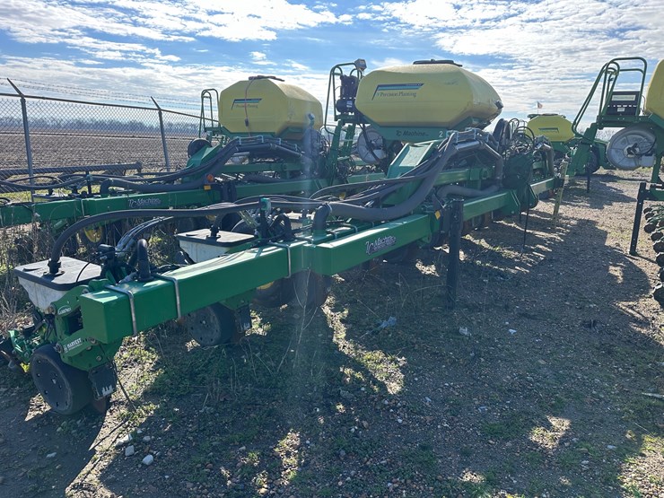 #4308-•-precision-planter-12-row-40"-planter-image-4