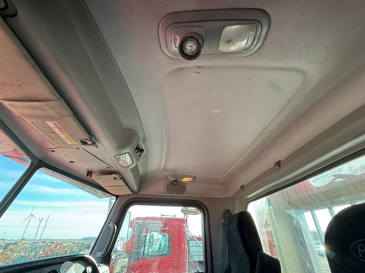 2014-peterbilt-389-image-37
