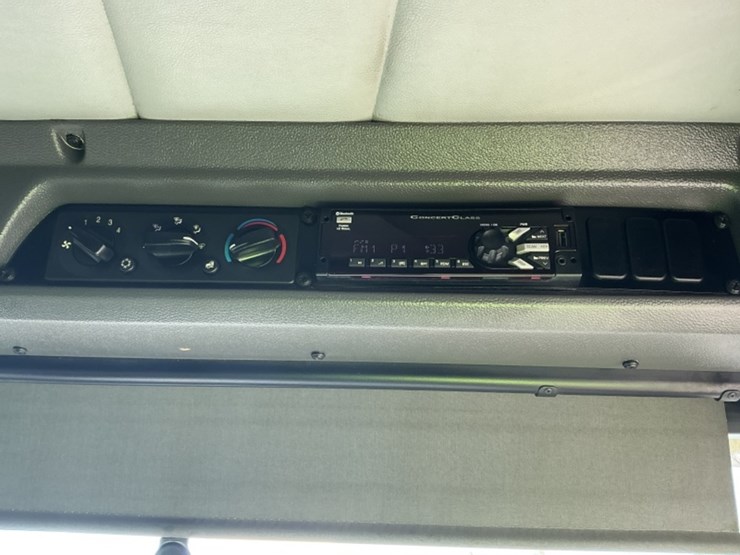 2018-peterbilt-520-image-29