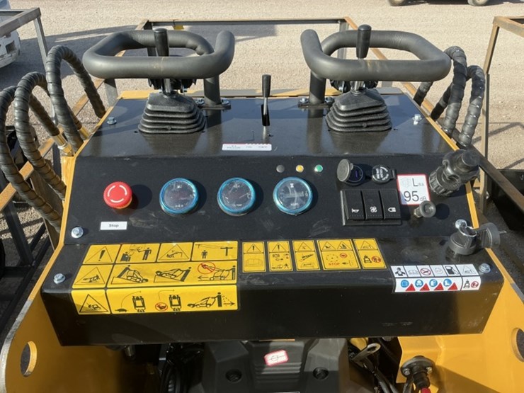 2025-agt-mx-crt23-skid-steer-image-8