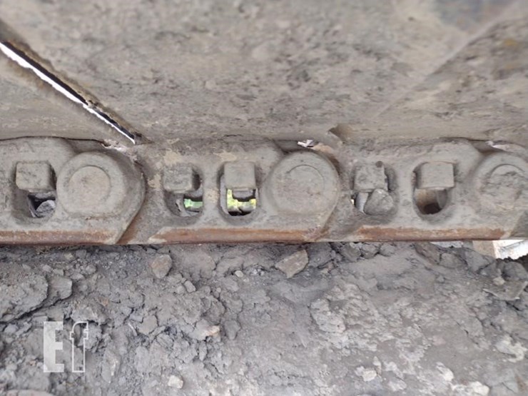 2015-volvo-ec220e-lr-image-32