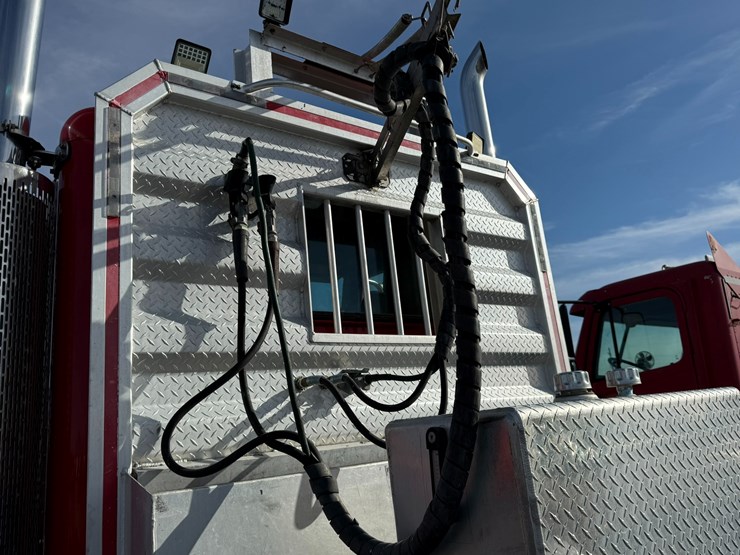 2014-peterbilt-389-image-14