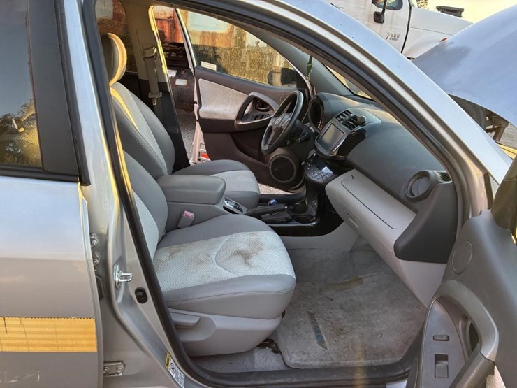 2014-toyota-rav4-image-9