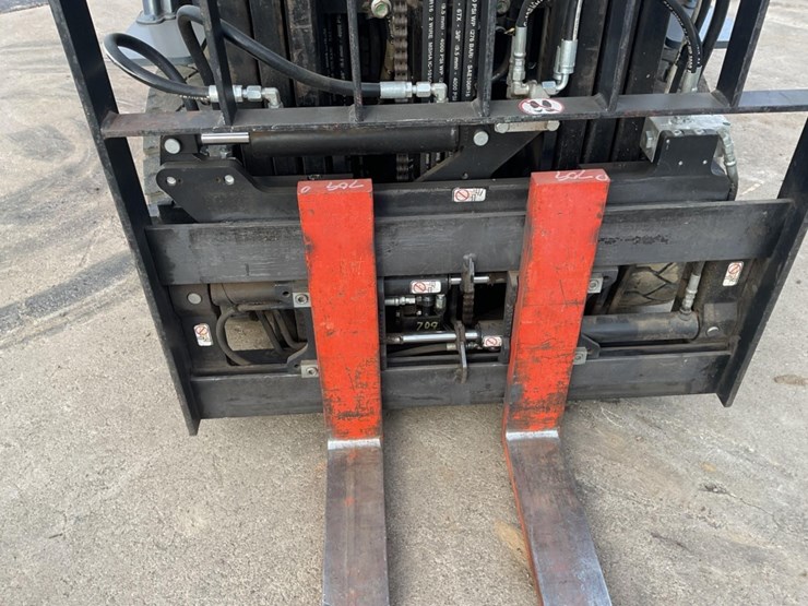 (inv.51000)-2016-toyota-8fdu18-diesel-forklift,-567-hours,-4000-cap,-3-stage-mast,-fork-positioner-image-16