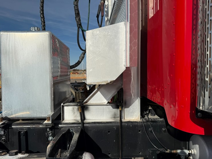 2014-peterbilt-389-image-28