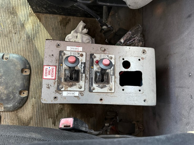 2014-peterbilt-389-image-44