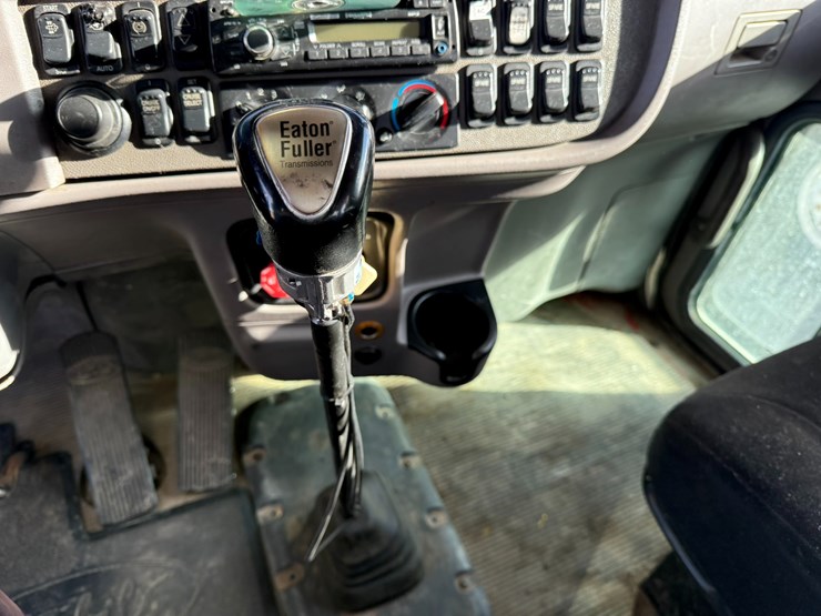 2014-peterbilt-389-image-42