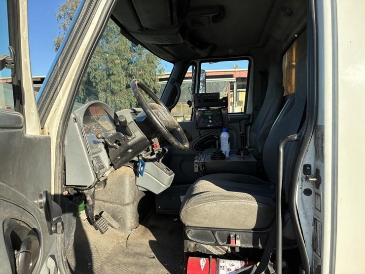 2003-international-7400-image-10