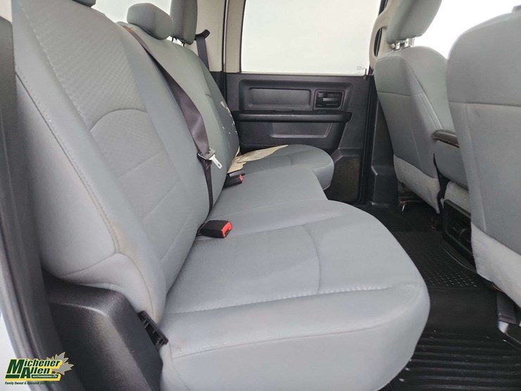 2016-dodge-2500-image-18