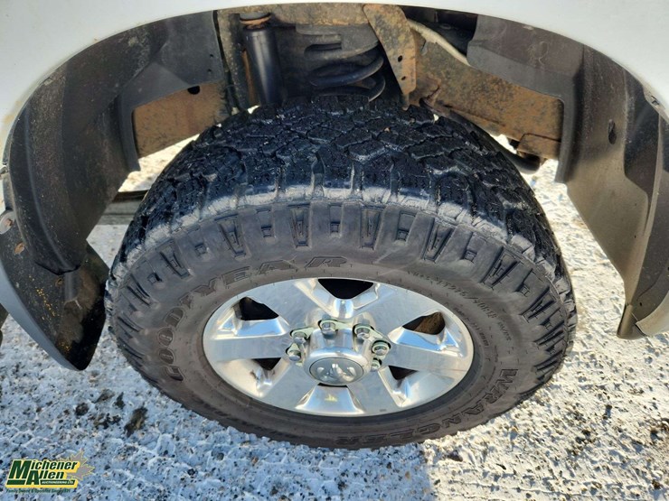 2014-ram-2500-slt-image-11