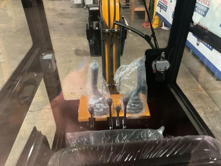 (inv.50030)-2025-miva-va13c-mini-excavator,-13.5-hp-gas-engine,-aux.-hydraulics,-manual-thumb,-image-5