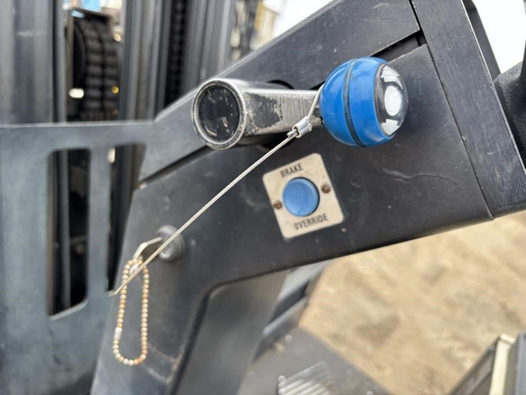 crown-303sctt-forklift-image-22