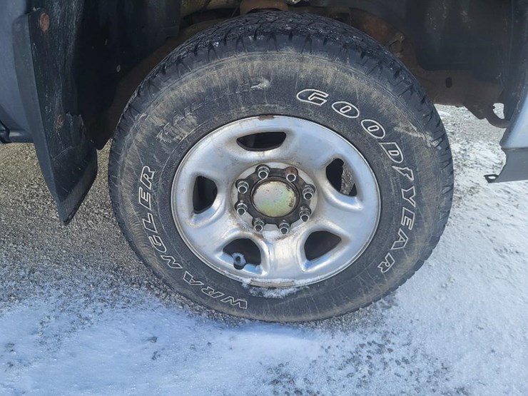 2004-chevrolet-2500hd-image-36