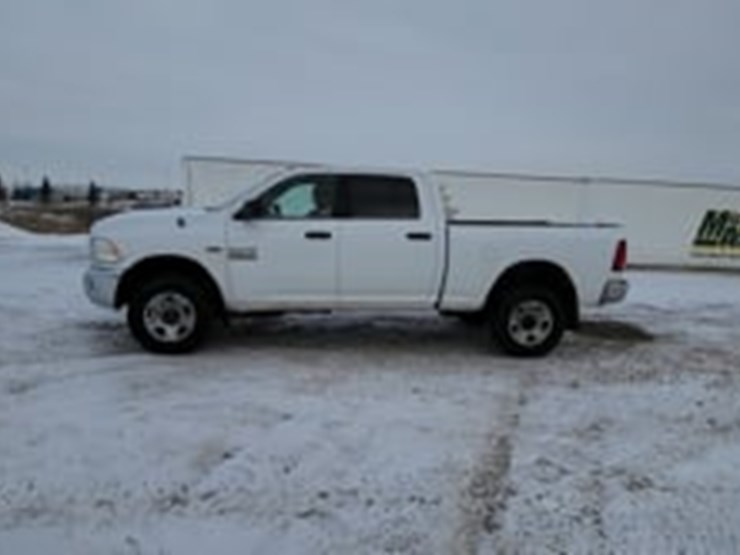 2017-ram-2500-hd-image-5