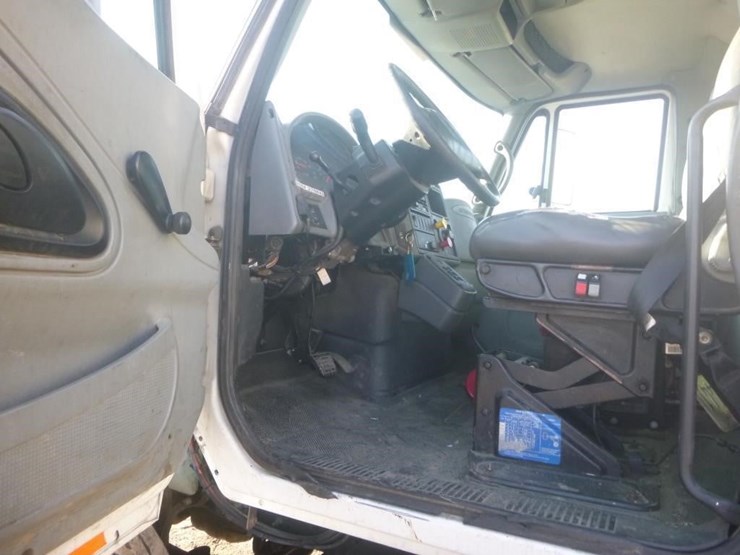 2005-international-durastar-4400-image-12