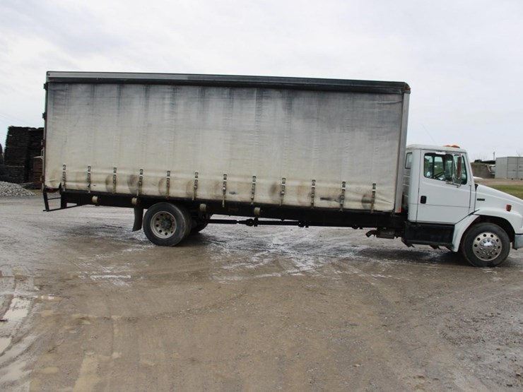 2003-freightliner-fl70-image-2