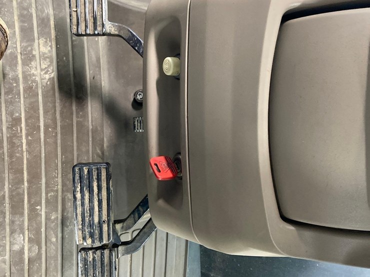 2013-john-deere-7230r-image-24