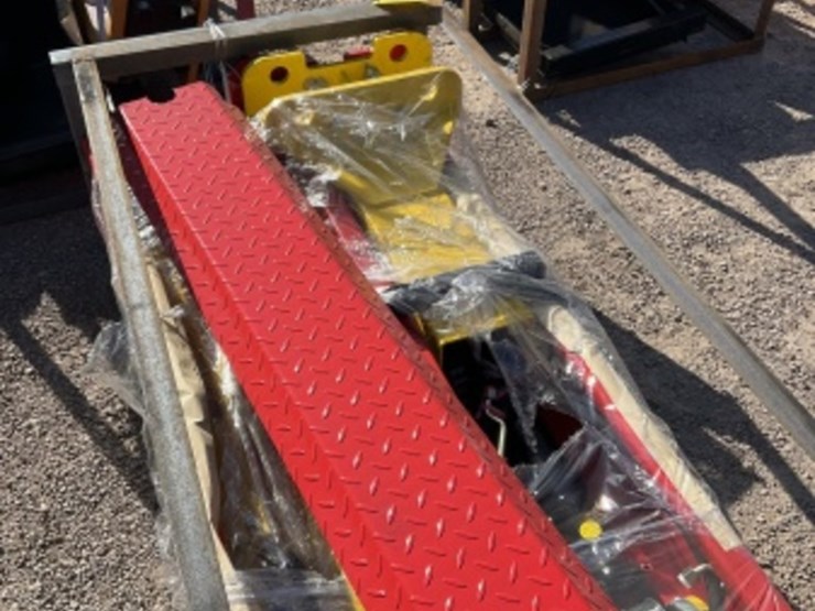 agt-atk-b1000-2-post-automotive-lift-image-5