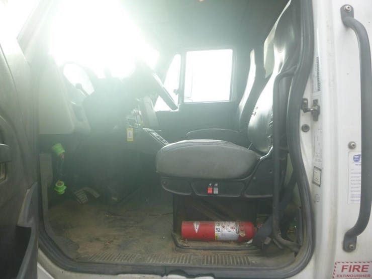 2012-international-durastar-4400-image-10