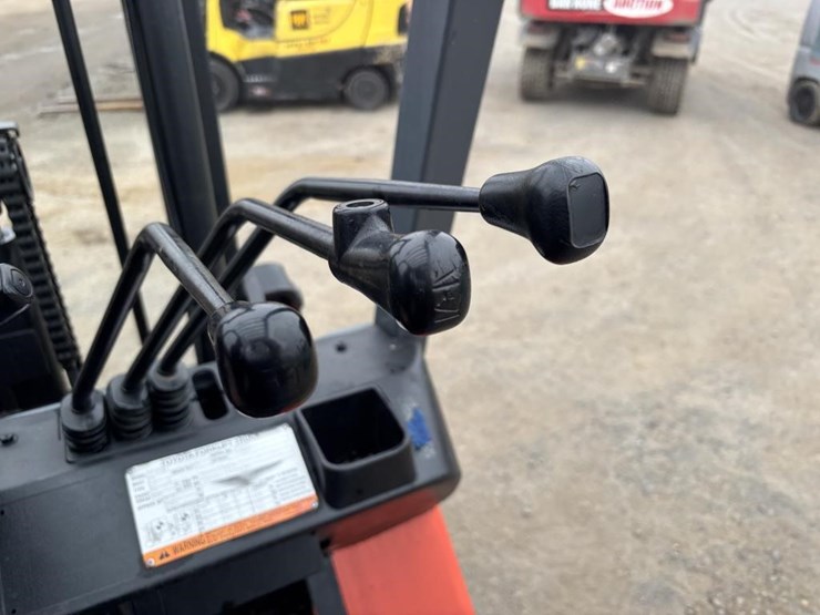 2004-toyota-7fgcu20-image-24