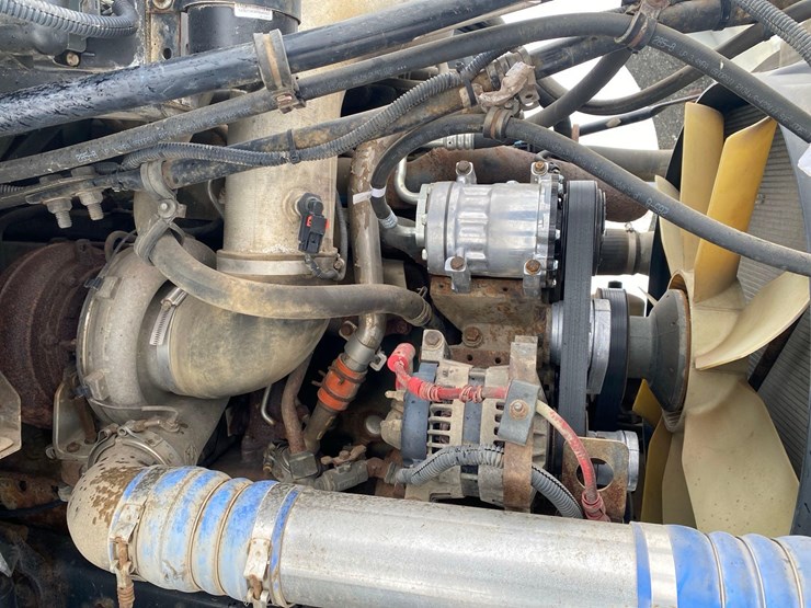 2005-sterling-at-9000-semi-tractor-image-29