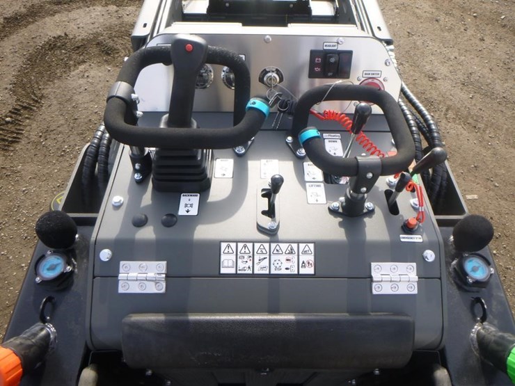 2025-kubota-d1703-image-15