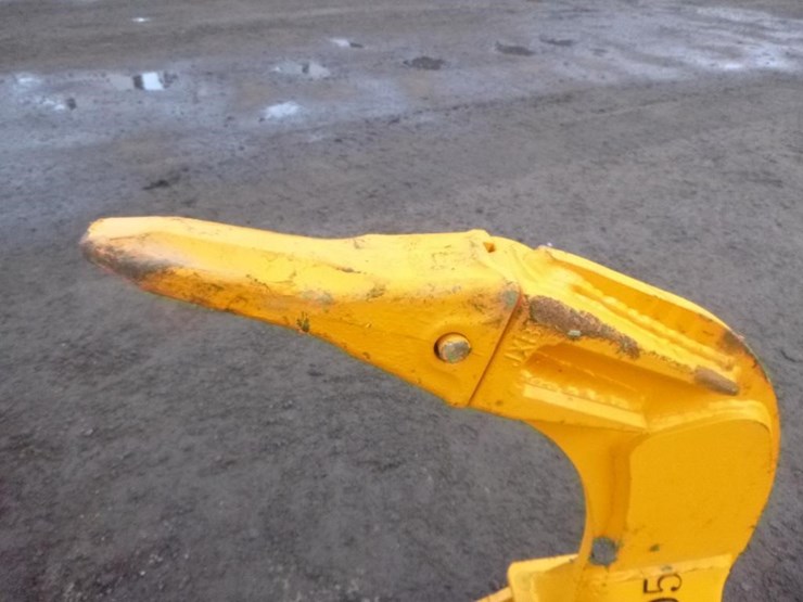 caterpillar-305-image-6