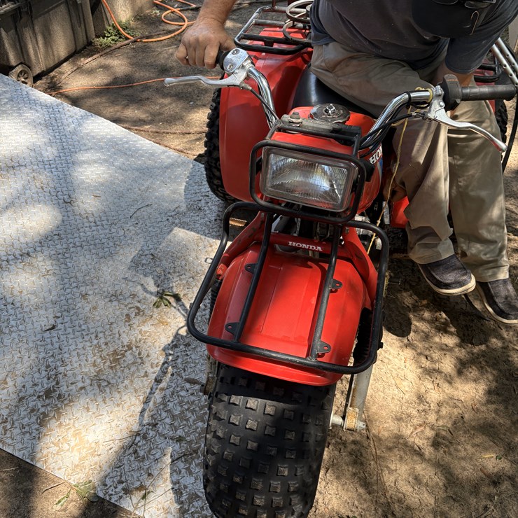 #2300 • 1984 Honda ATC 200ES 3-wheeler