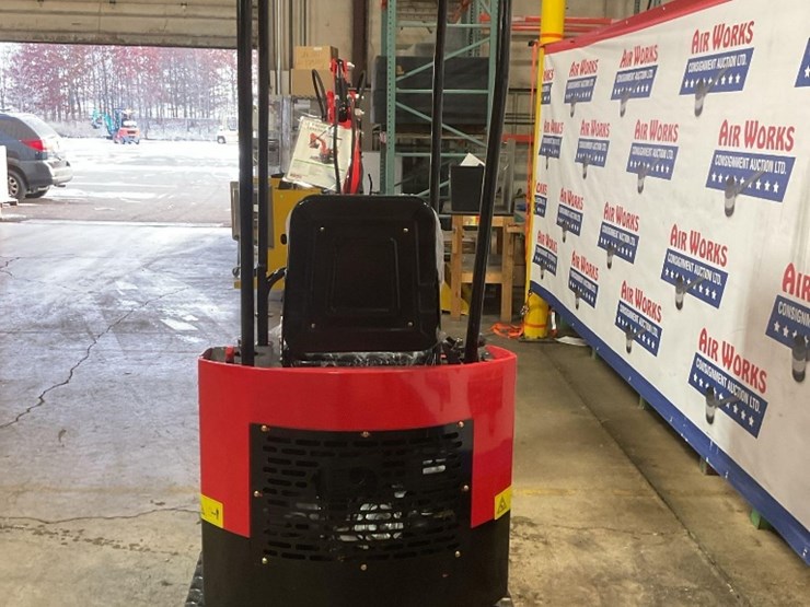 (inv.50009)-new-unused-miva-va13-mini-excavator,-13.5-gas-engine,-manual-thumb,-15"-bucket,-blade-image-5