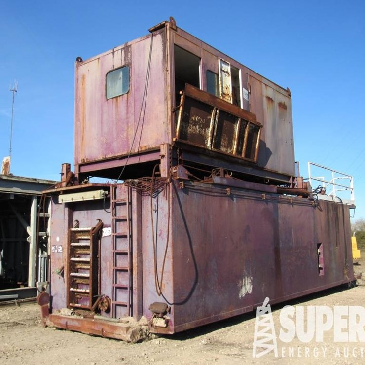 (1-50) Top Doghouse/Water Tank Combo, w/ 9'H x 20...