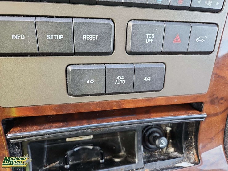 2013-lincoln-navigator-image-24