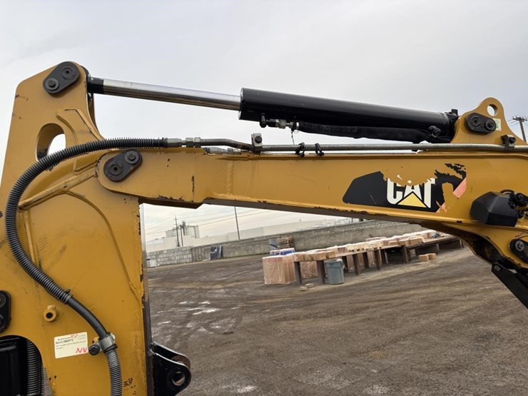 2018-caterpillar-303-image-18
