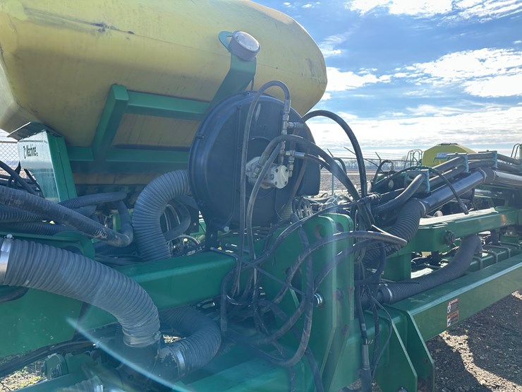 #4308-•-precision-planter-12-row-40"-planter-image-5