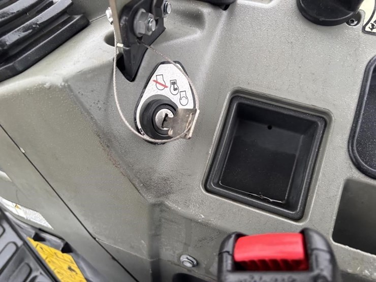 2021-bobcat-e26-image-37