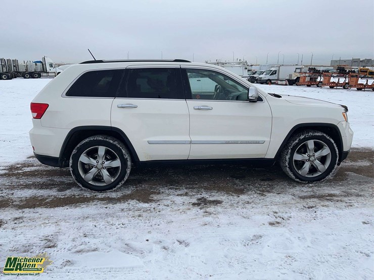 2011-jeep-grand-cherokee-limited-image-8