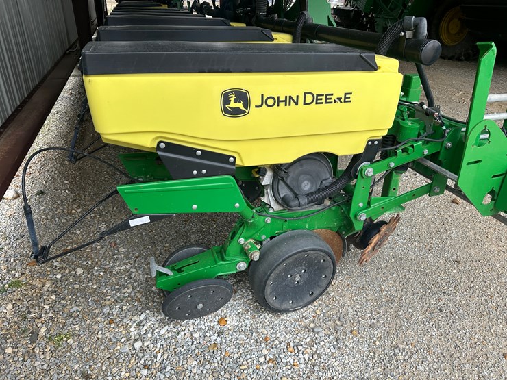 john-deere-1725-image-36