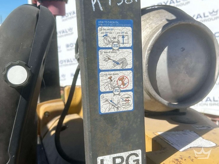 2007-caterpillar-c5000-5,000lb.-straight-mast-lp-forklift-image-10