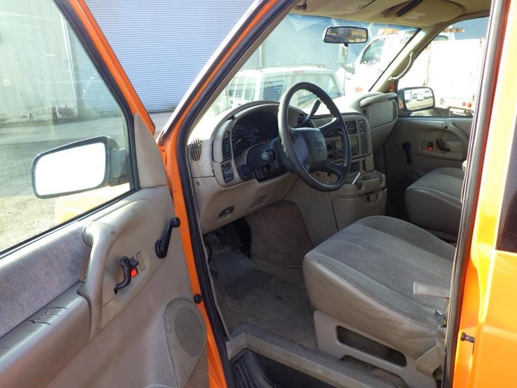 2000-gmc-safari-image-5