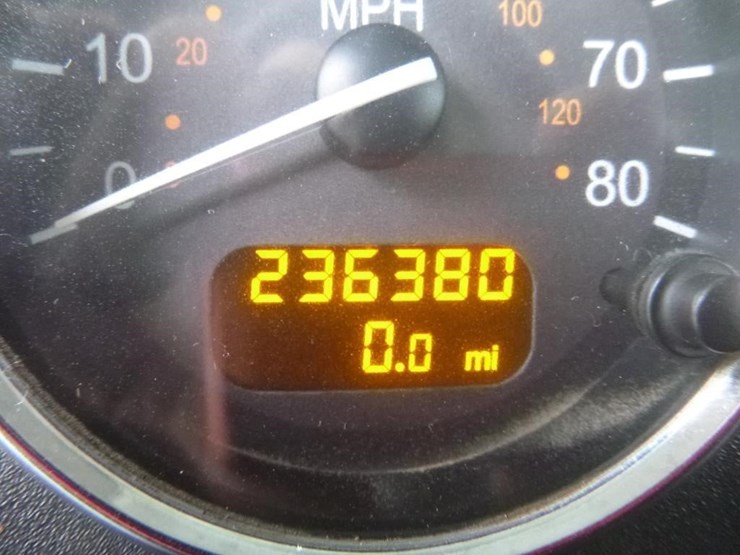 2011-peterbilt-337-image-29