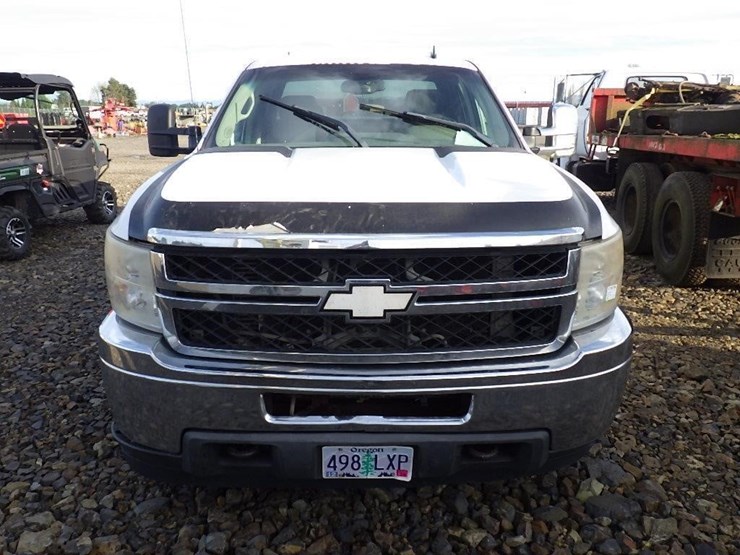 2012-chevrolet-3500-image-2