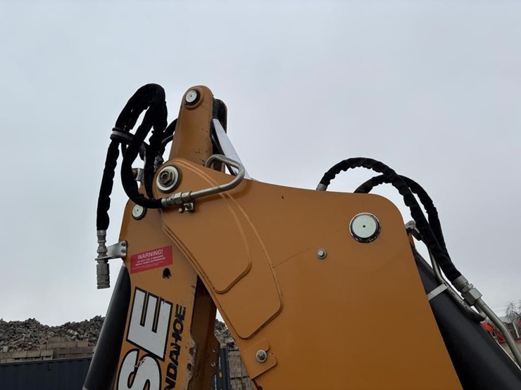 2018-case-580sn-image-23