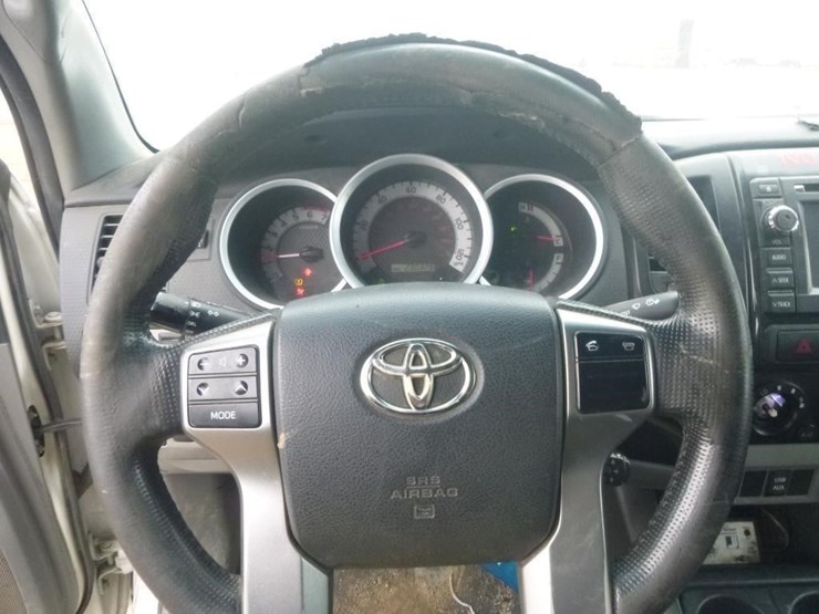 2013-toyota-tacoma-image-16