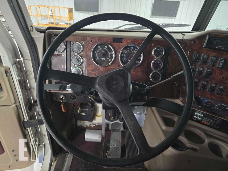 2005-international-9400-image-14