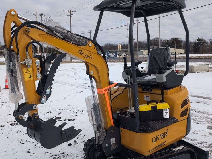 cfg-industrial-mini-excavator---qk18r---yellow-**-throttle-cable-broken-image-1