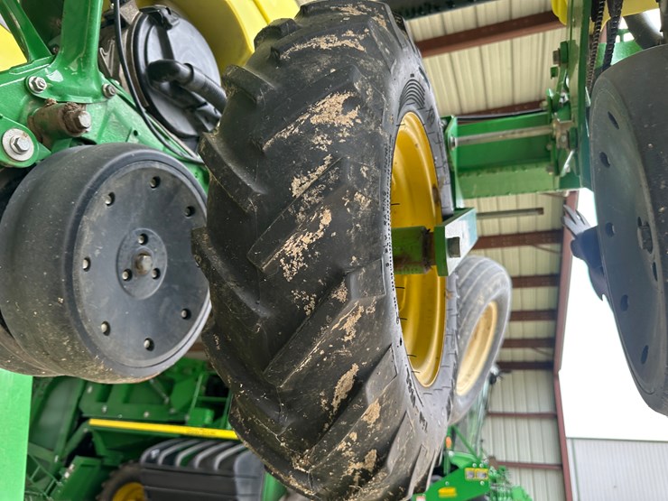 john-deere-1725-image-15