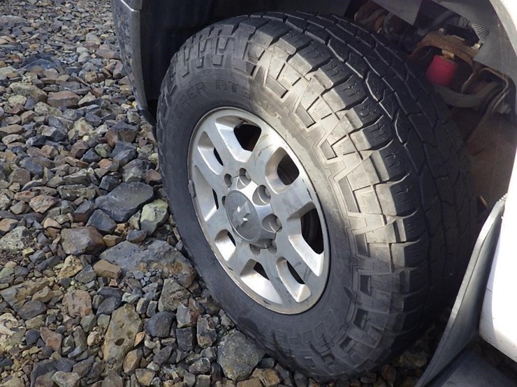 2012-chevrolet-3500-image-13